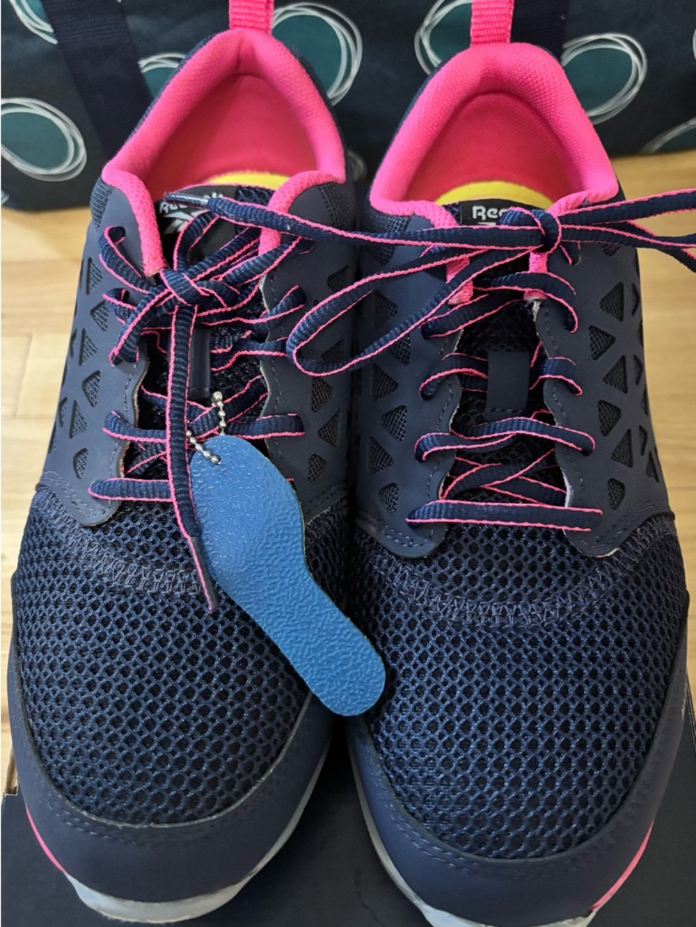 NWT women’s Reebok sublite cushion athletic work shoe. Alloy toe Blue pink sz 11
